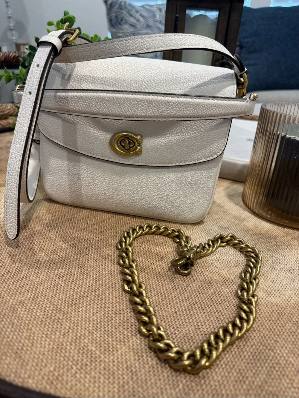 🤍🤍Coach Cassie Crossbody Bag 19          Brass/Chalk
